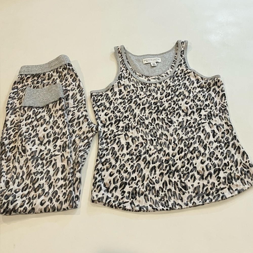 Leopard Print Pajamas Set - Picture 8 of 9